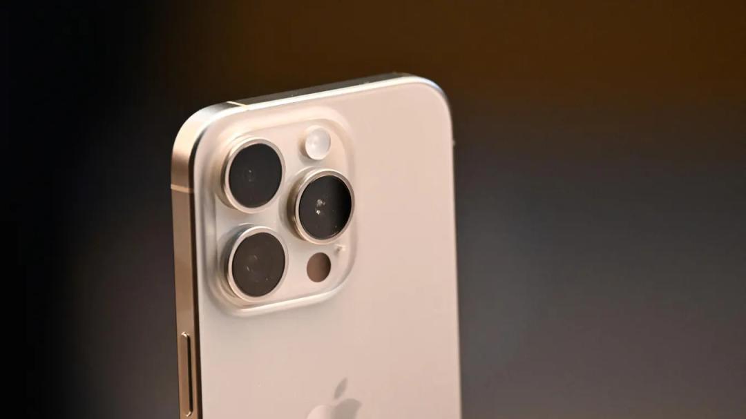 一个好消息！美版iPhone 16 Pro完美改卡，15 Pro再见了！