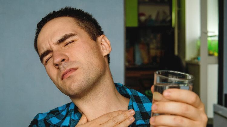 53岁男子心梗离世，医生提醒中老年人，睡觉前尽量少做四件事！