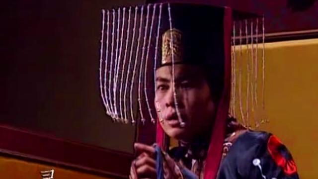 给后宫全部穿上开裆裤，明码标价，卖官售爵，甚至让一条狗上朝当官。