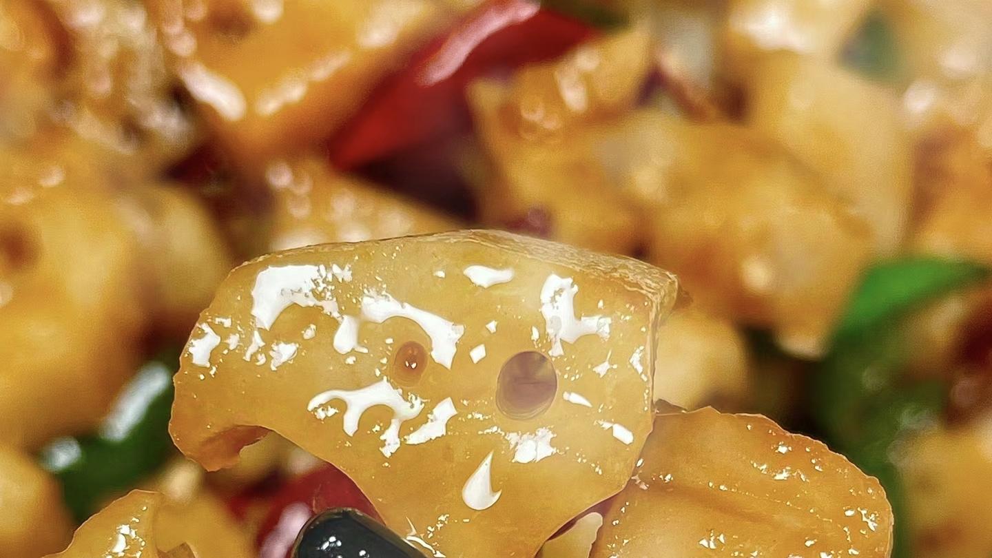 一口就爱上的酸辣藕丁：爽脆开胃，舌尖上的酸辣盛宴