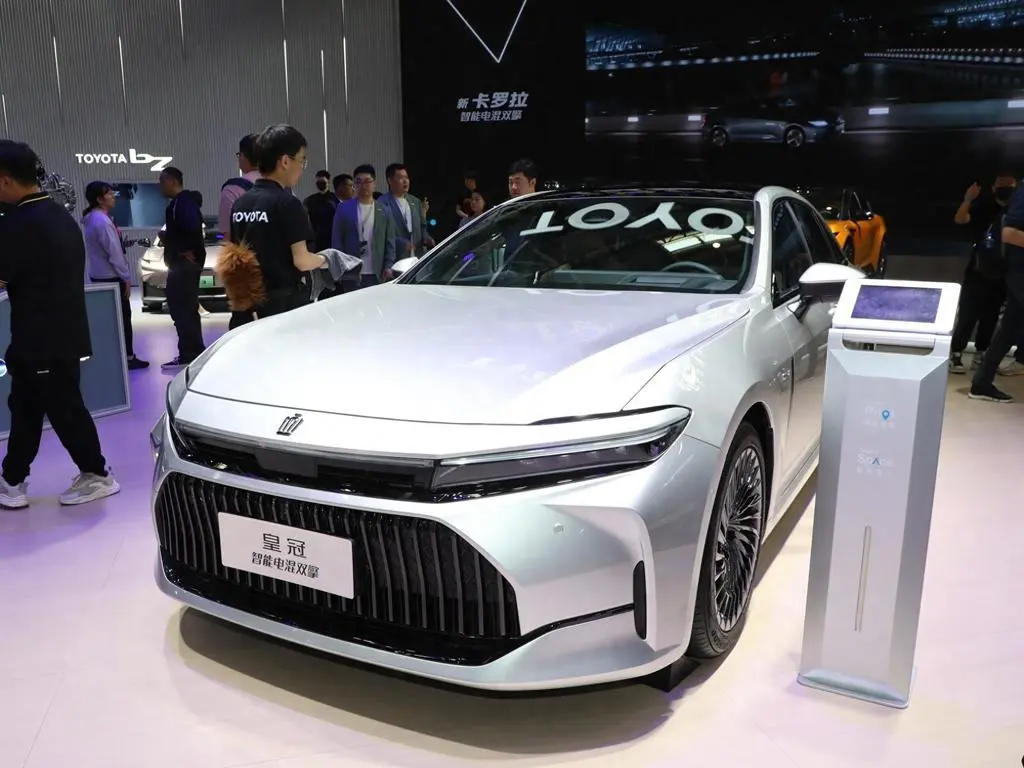 全新丰田皇冠正式上市，2.4T、6AT爆370马力，售价29.9万起！