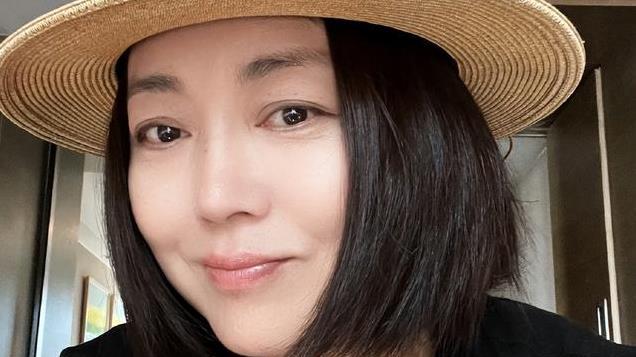 王茜华：45岁为小丈夫生娃 , 被称恋爱脑 , 10年过去她后悔了吗