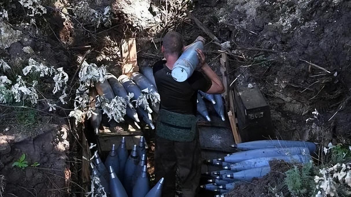 库尔斯克大反攻！3.5万俄军围攻2万乌军，俄从东亚接收大批导弹