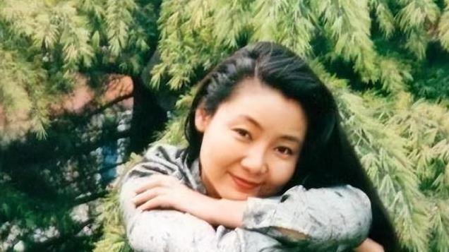 《我是刑警》郑晓宁：和萨日娜青梅竹马，50岁老来得子，如今怎样