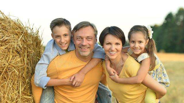 居家还是去养老院？三兄妹为了八旬父亲的晚年安排，吵了起来