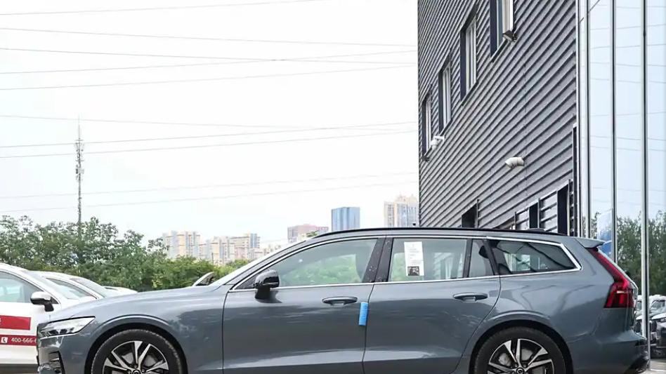 2025款沃尔沃V60上市！共4款车型，配置新增，售价33.99万起