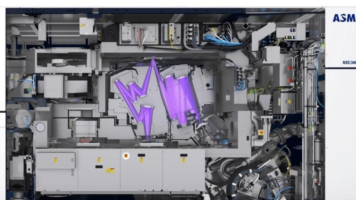 华为“小折叠屏”手机大受欢迎，成为年度时尚单品！
