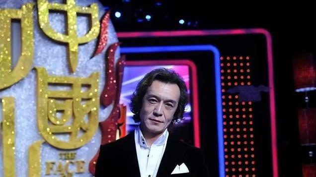 离世四年，回头再看遗孀哈文的选择，才知道李咏到底有多聪明