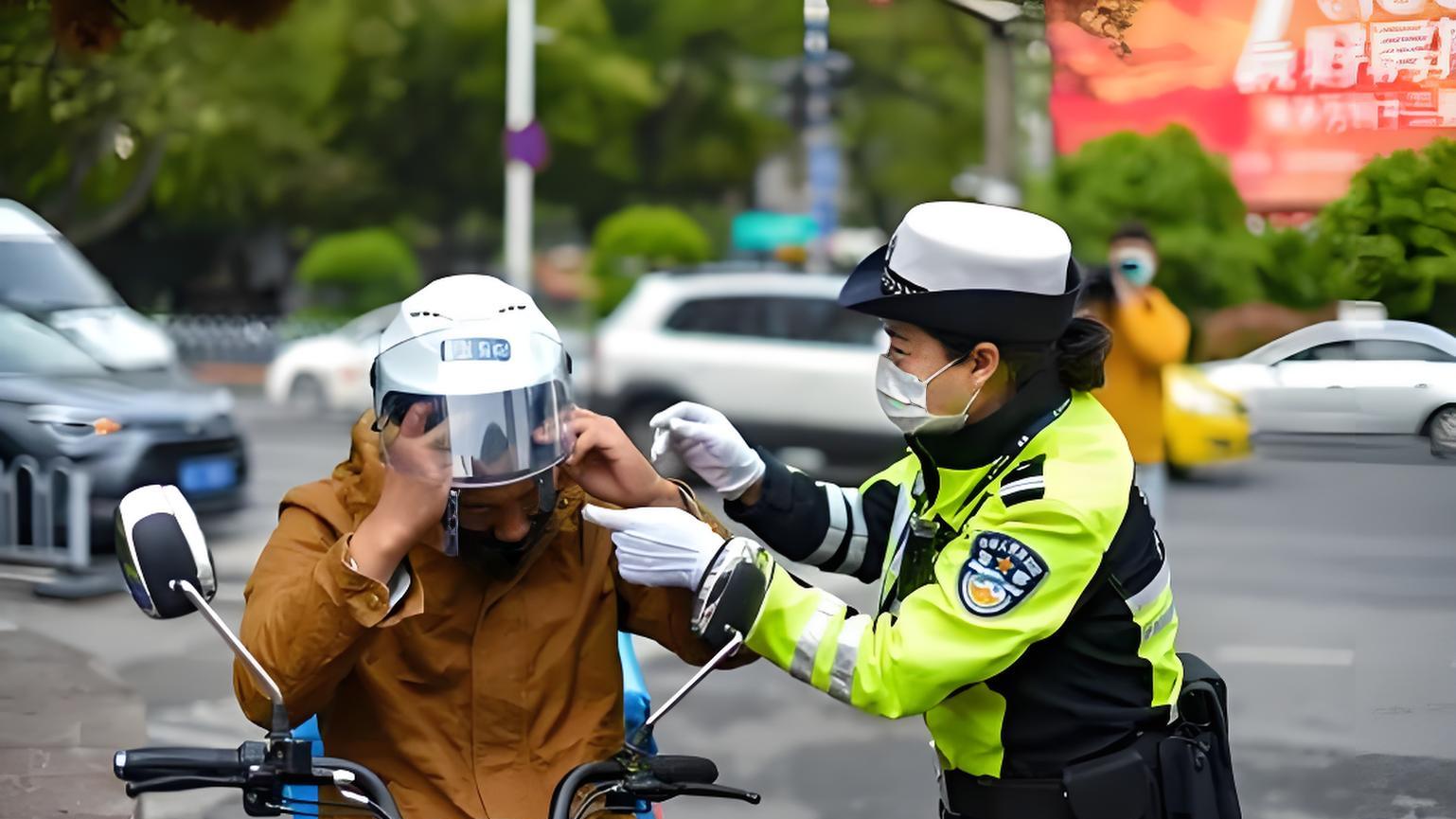 2025年电动车新规：佩戴头盔只是起点，“6禁”政策全面解读