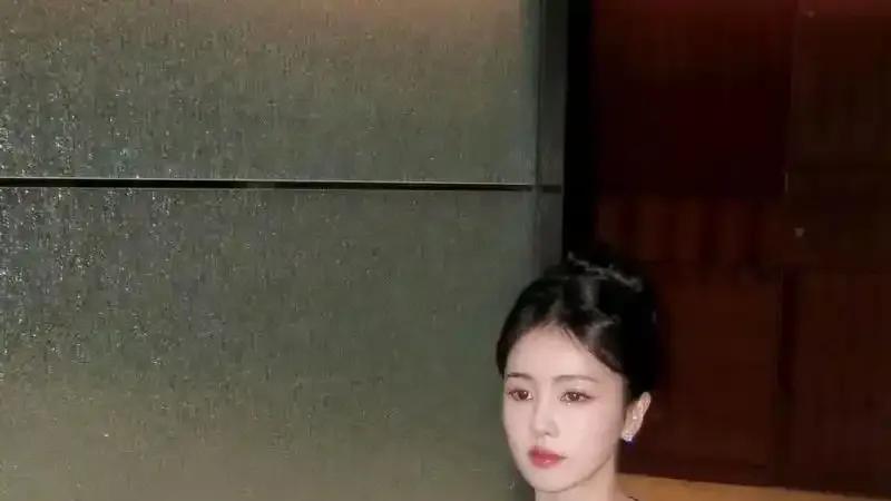 摄人心魄！白鹿的美，毛线衣都裹不住！
