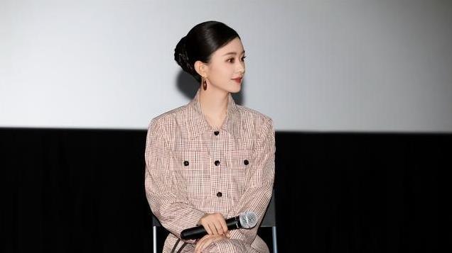 被新闻联播里的赵丽颖帅爆了，气质出众，看完有多少人想剪短发了