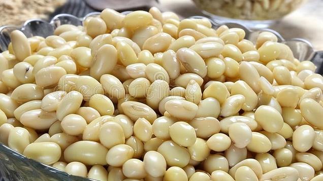 打豆浆，切忌黄豆泡好直接打，还需多做2步，细腻丝滑，无豆腥味