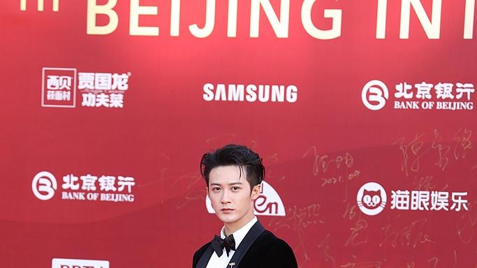 春晚官博互动檀健次，引发粉丝热烈期待