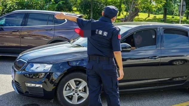 保安的大门岗和巡逻岗哪个更舒服？做过保安的心里最懂，心酸！