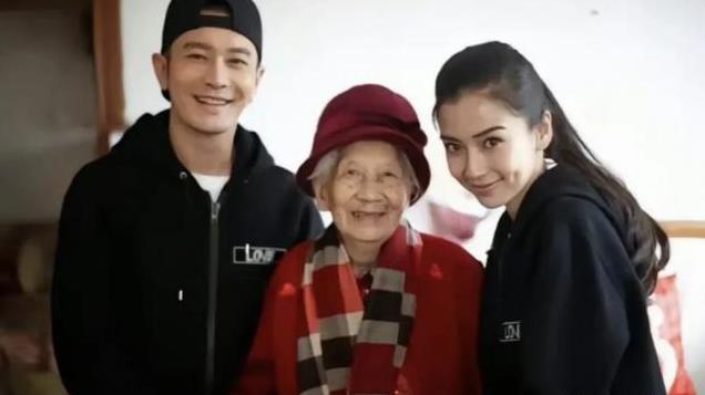 37岁Angelababy绿色小香风搭配新发色，梦回刚出道小模特，太美了