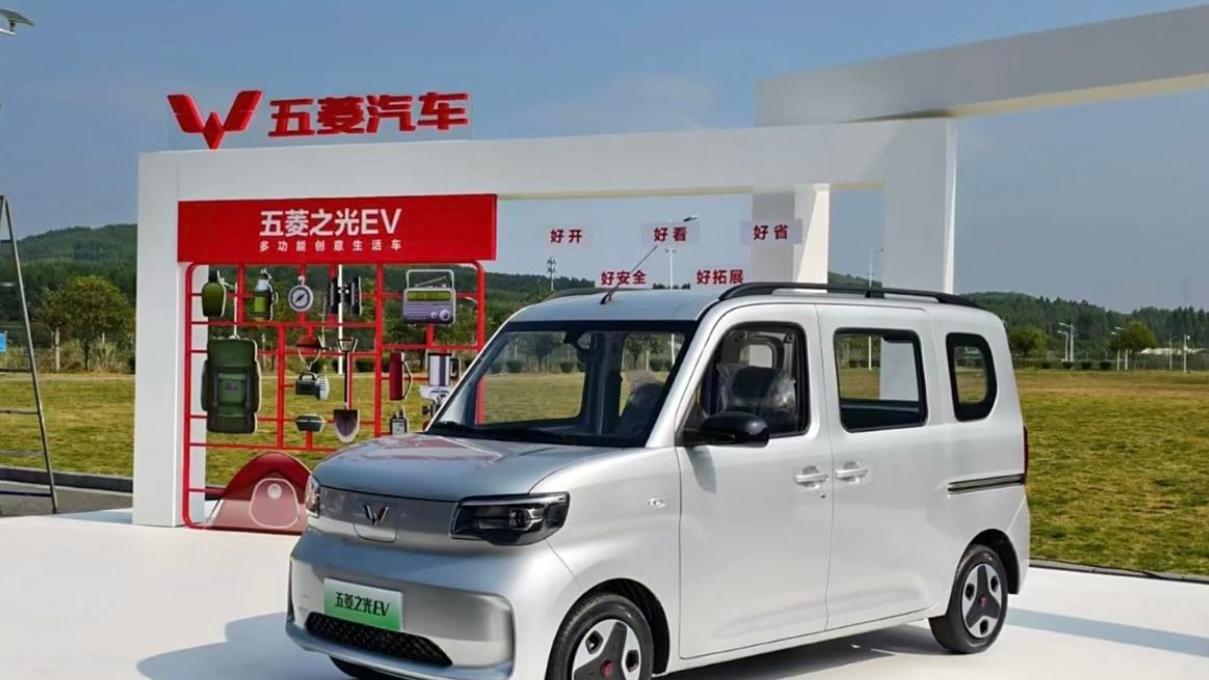 还是五菱会玩，侧滑门“方盒子”来了，四座魔术空间，纯电动