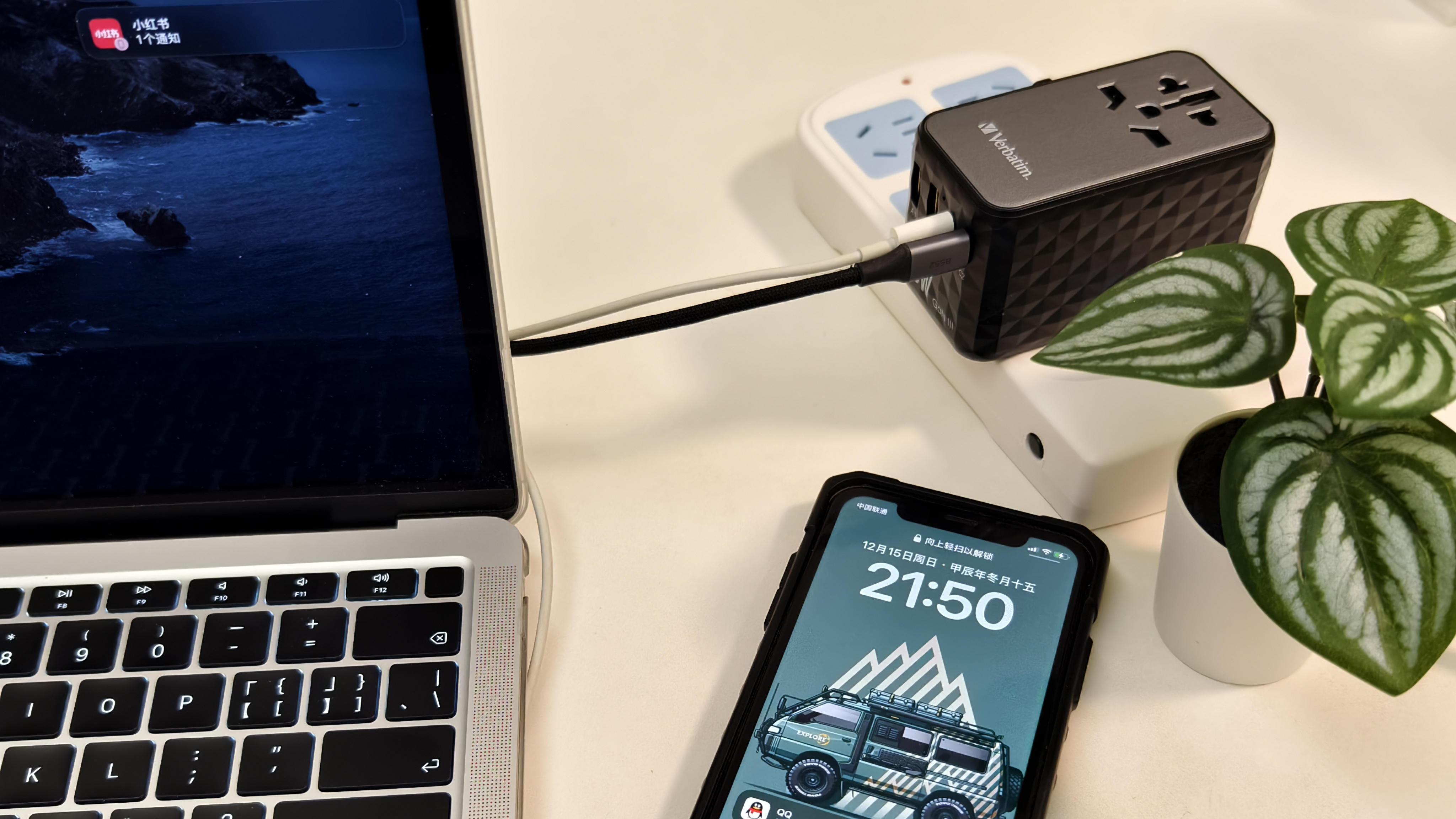 走遍全球不耽误充电——威宝100W快充旅行转换插头