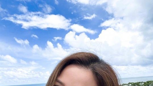 41岁蔡卓妍晒泳装照，穿比基全身零赘肉，颜值冻龄身材火辣美翻了