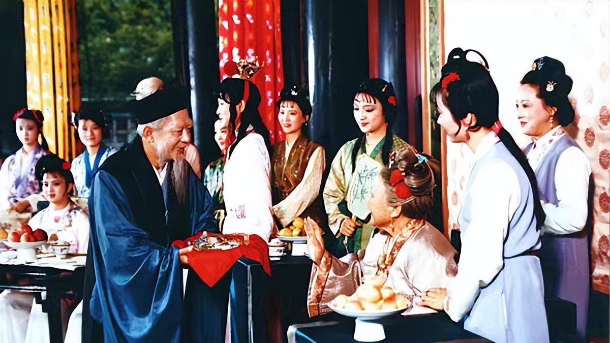 贾母为何不提前安排宝玉和黛玉的婚事？拒绝薛家只是托词
