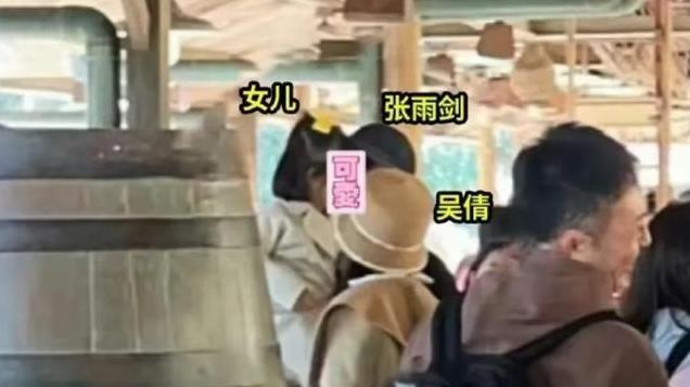 偶遇吴倩带娃出游，5岁女儿被赞漂亮可爱，同行男子似前夫张雨剑