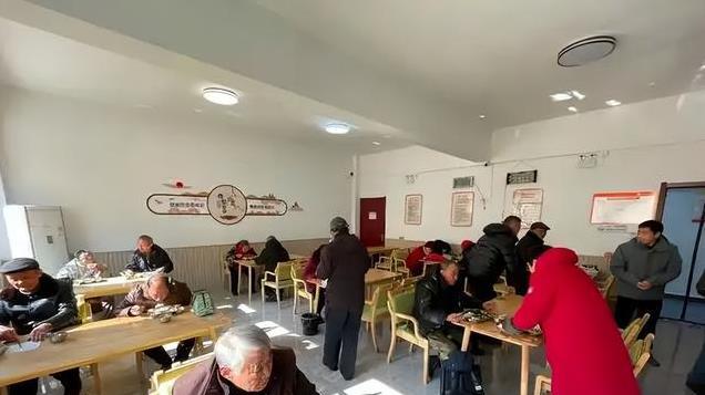 江苏大一女生开养老院，无人入住却有近400名客户，员工全是60后