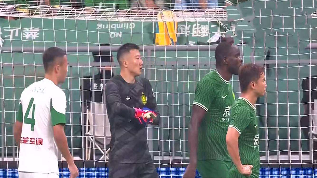 0-0，张玉宁争议红牌，国安熬过超长补时拿1分林良铭错过绝佳机会