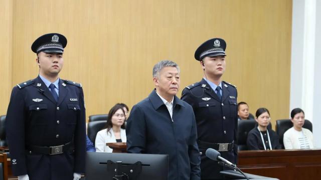 被判20年，李铁很满意！但李铁对中国足球的伤害，真可不止20年！