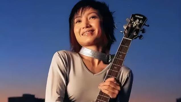 她曾登春晚4次，被恩师欺骗堕胎、前途尽毁，如今55岁仍孤身一人