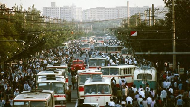 80年代的生活，国营工厂让人羡慕，万元户气宇轩昂！