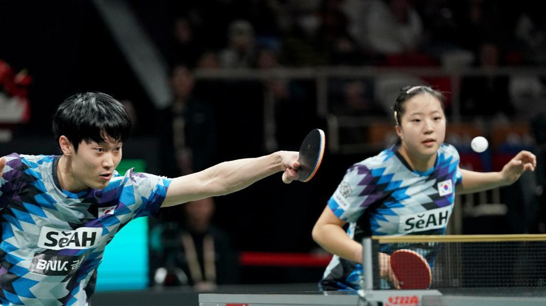 顶住压力！林诗栋/蒯曼2-1赵大成/申裕斌，世界杯中国队2-1韩国队