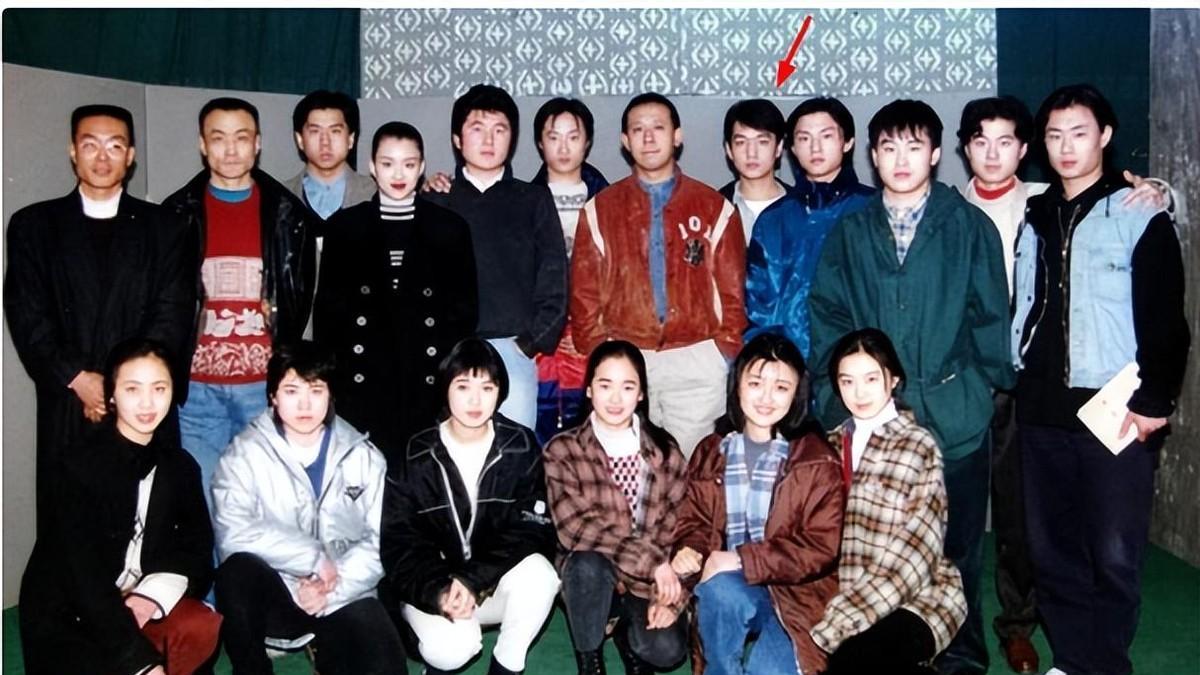 4岁登台演戏，21岁被学校开除，22岁被绑架，却与绑匪处成了朋友