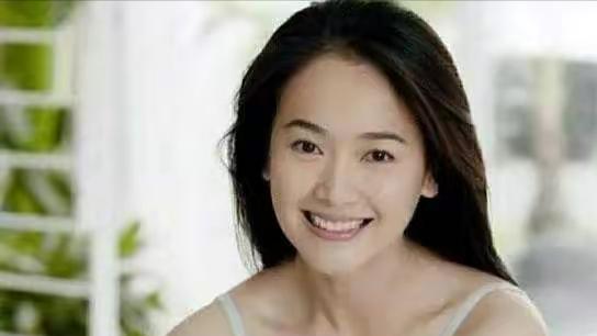 演员左小青：嫁大20岁丈夫，45岁独自带孩子