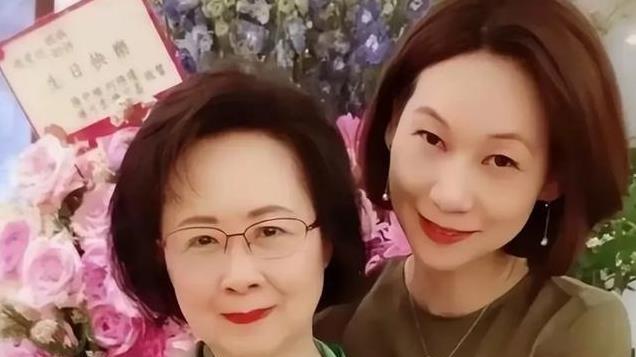 何秀琼不忍了！出手便给琼瑶出了“窝囊气”，平鑫涛子女自食其果