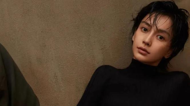 35岁杨颖剪短发成鲜嫩小鲜肉，中性穿搭撞脸黄晓明，实乃“夫妻相”的最佳诠释！