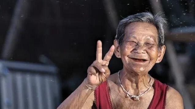 若晚年老伴先走了，不要做3件糊涂事，一个人也要好好过