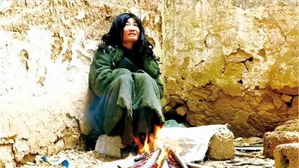 中国第一懒人：走路怕累吃饭靠喂，父母相继去世后，23岁饿死家中