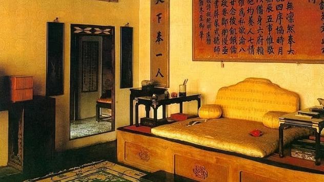 故宫养心殿为何常年阴冷潮湿？直到专家挖开地板，才发现其中秘密