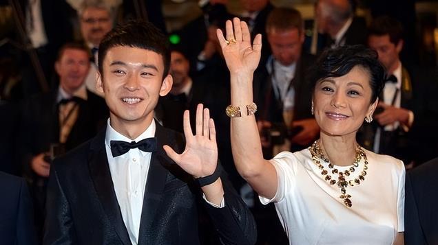 身价过百亿，坐拥北京一条街出门私人飞机，京圈内的富婆都有谁？