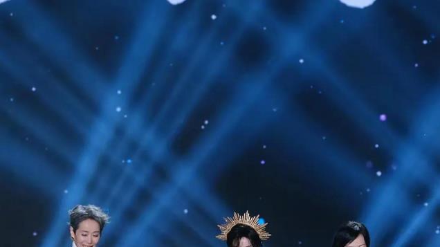 赵雅芝叶童再现30年前名场面，深情对望眼含热泪，也看哭了观众