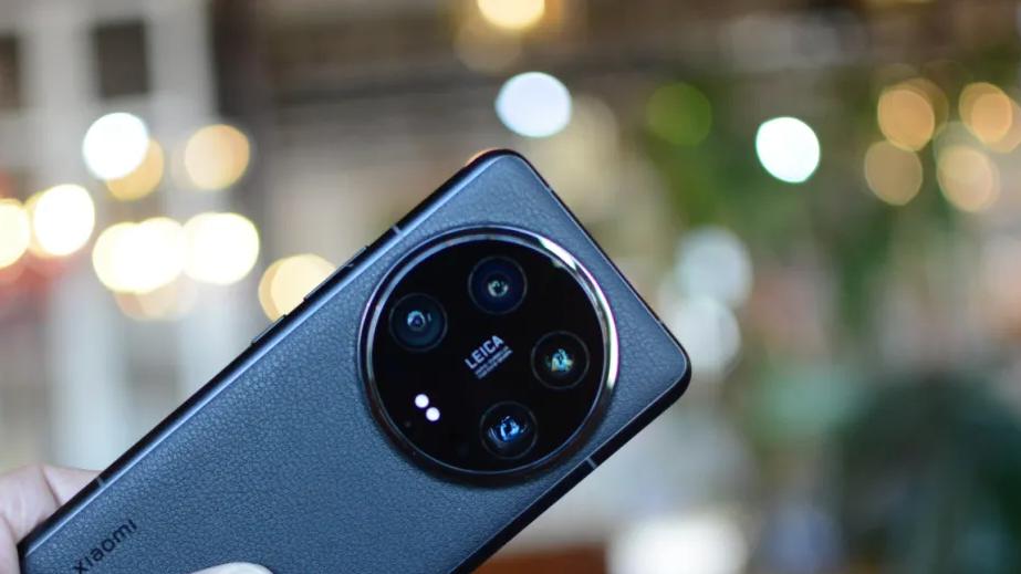 余承东出手，华为Mate 70 Pro+亮相，长得像荣耀X60 Pro