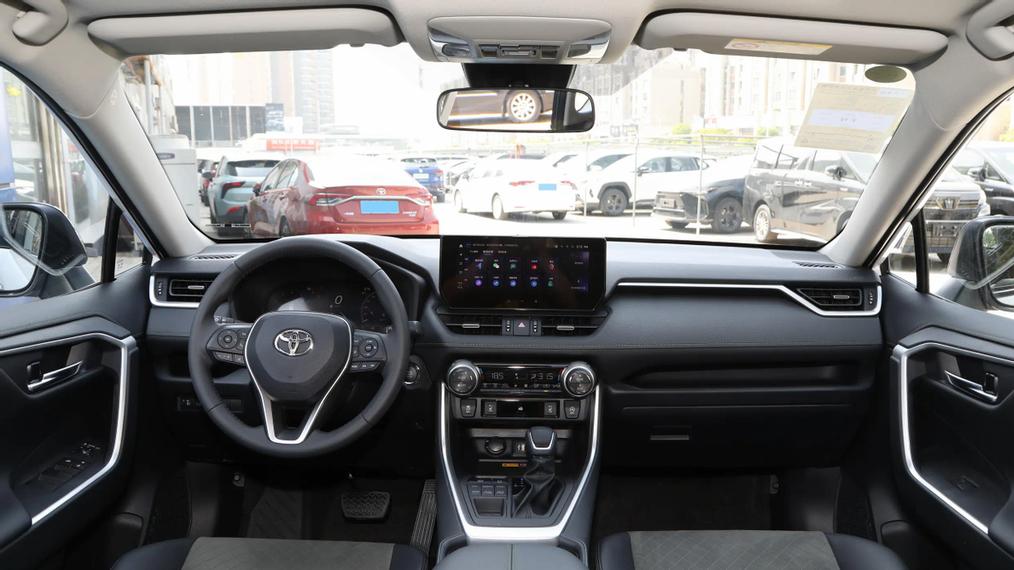 丰田发起第二轮价格战，RAV4荣放卖7.88万？这车，有点东西！