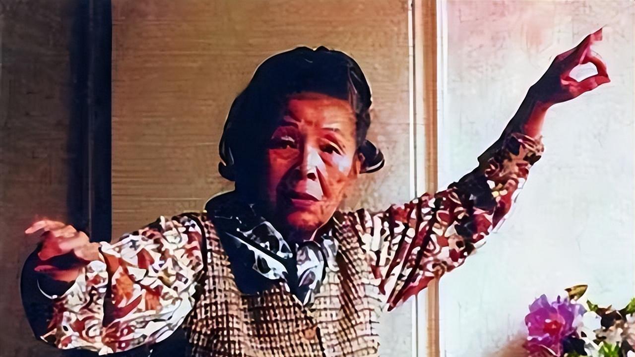 戴爱莲：结婚十年与原配分手，二婚嫁学生丁宁，年老时与初恋相伴