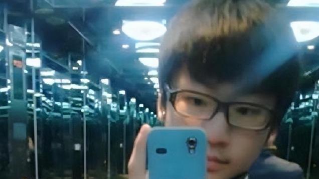 央视名嘴白岩松的儿子白清扬，放养出来的学霸，现成国外当红主播