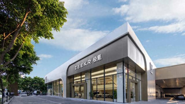 极氪电池服务再升级，车主喜获免费新电池，友商如何应对？