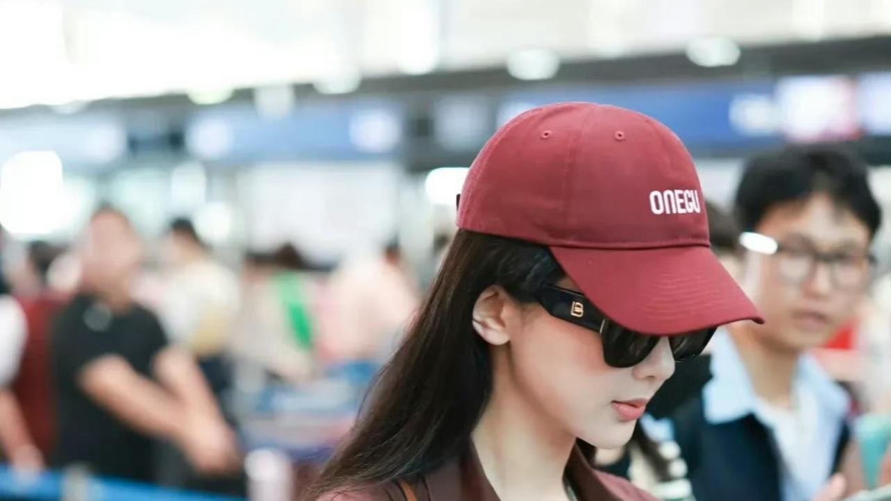 杨紫启程巴黎，火炬手的荣耀之旅