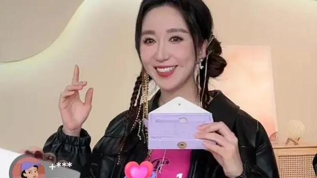 《爱情公寓》主角纷纷转网红，只有她保持低调，不愧是千金大小姐