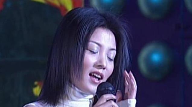 她18岁成为母亲，25岁四登春晚，却意外深陷一场身份谜局无法自拔