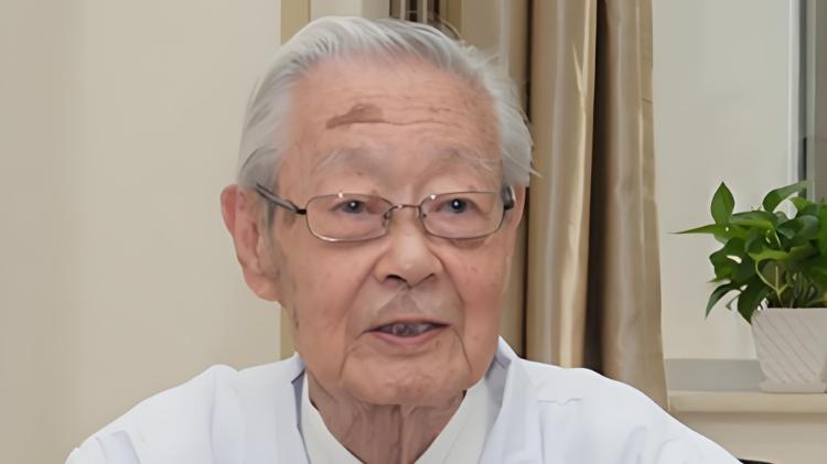 长寿不是偶然！揭秘104岁国医大师阮士怡的养生秘诀，人人可学