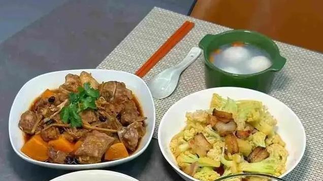 美食图片：行走千万里，最怀念的还是妈妈的饭。
