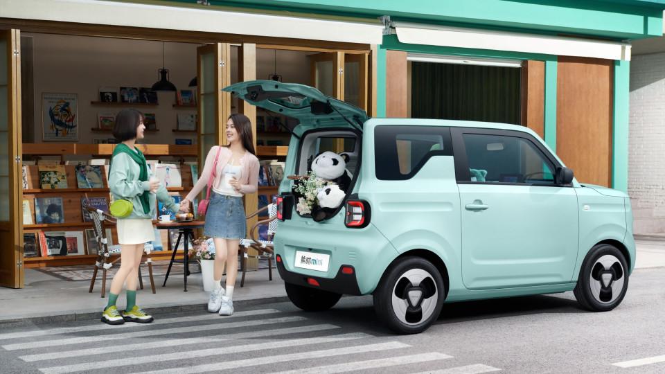不坑穷人，神车来袭！仅售2.49万，安全同级一流，还要啥宏光MINI?